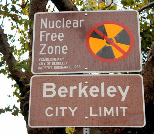 Nuclear-Free-Zone-sign-photo-2011-Faith-Buchanan-Daily-Californian-.jpg
